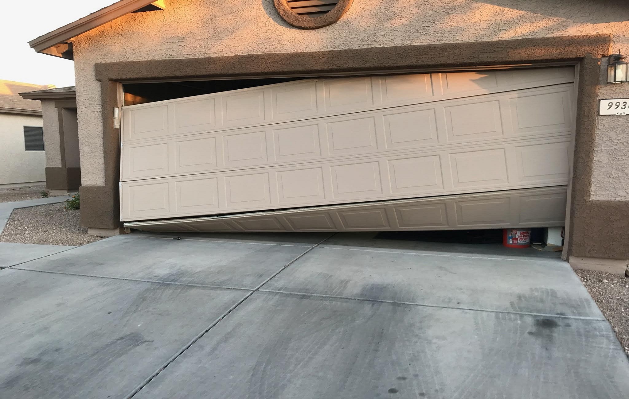 IS YOUR GARAGE DOOR NOT CLOSING? HERE ARE 5 REASONS WHY?